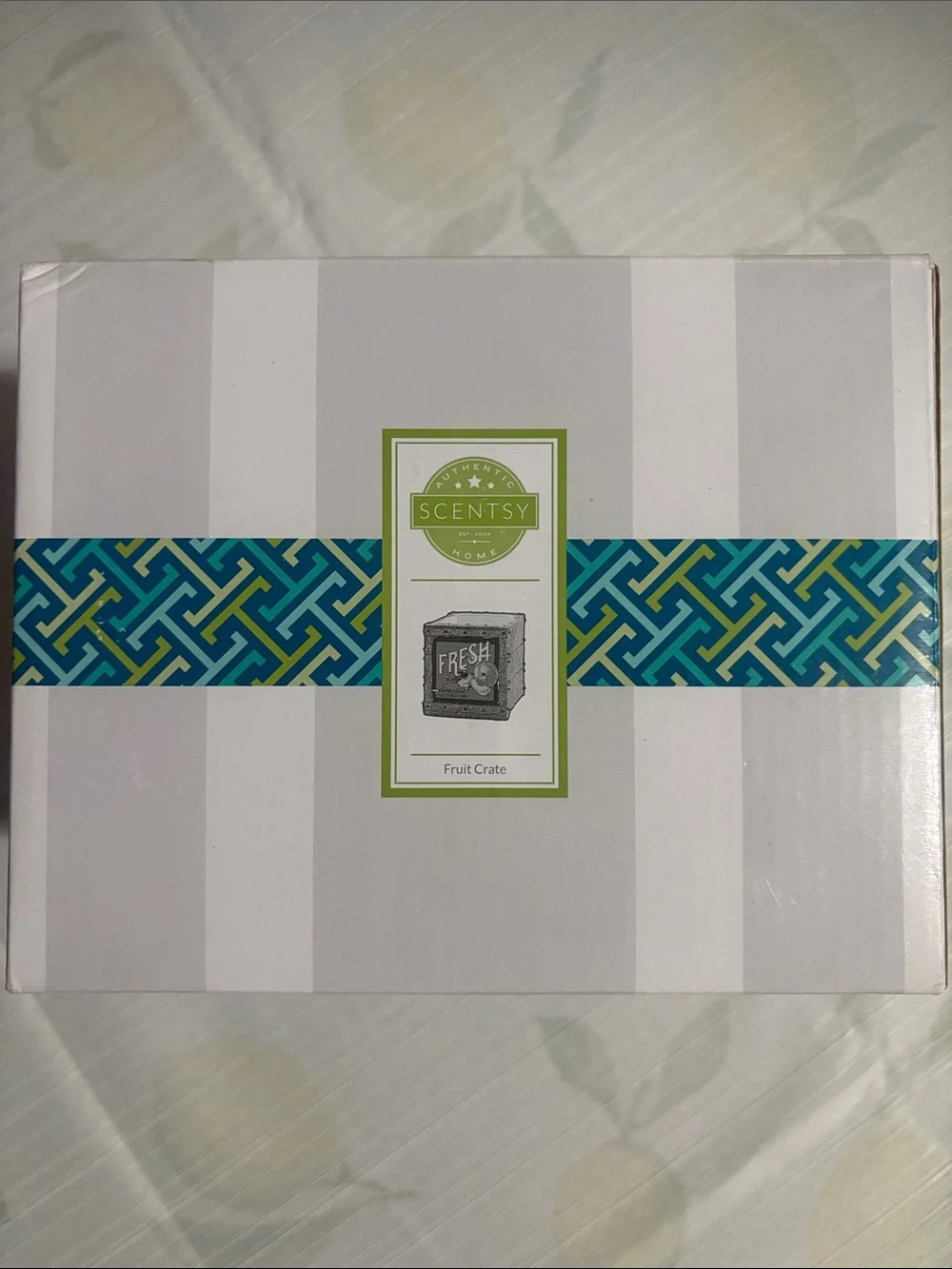 Scentsy White Box with Turquoise and Lime Accent